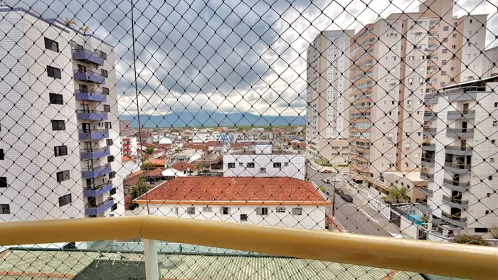 Apartamento à venda em Praia Grande com 1 dormitório, 1 vaga e com piscina