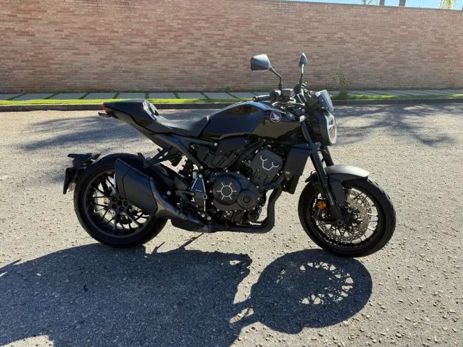 Honda CB 1000R Black Edition - Baixo Km - Preta