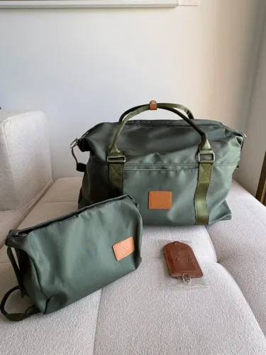 Bolsa grande e estojo NOVOS (Kit de viagem com bolsa + necessaire)