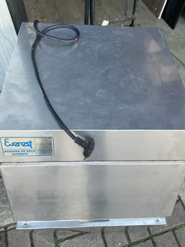Máquina de gelo Everest 50kg 220V revisada