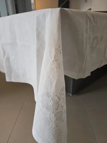 toalha de mesa bordada