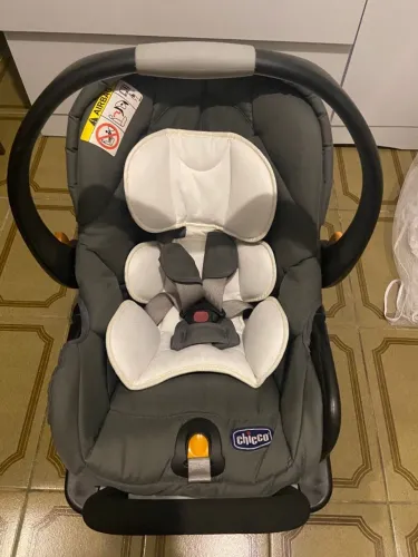 Kit Bebê conforto Chicco + espelho