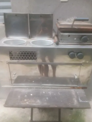 Kit de hot dog semi novo só trabalhar. Completo chapa, cubbas etc.