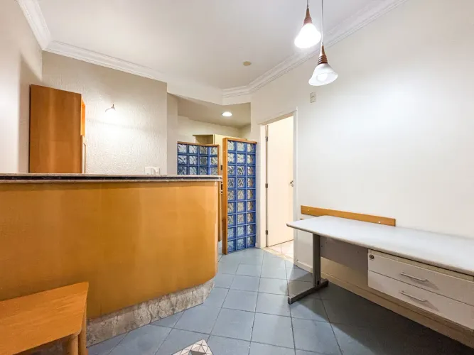 Sala comercial com planejados no Centro para venda