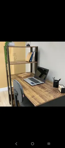 Escrivaninha com prateleiras 