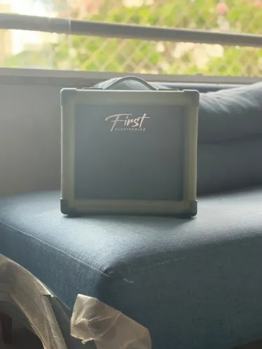 Amplificador guitarra First fga-26, cabo com emenda