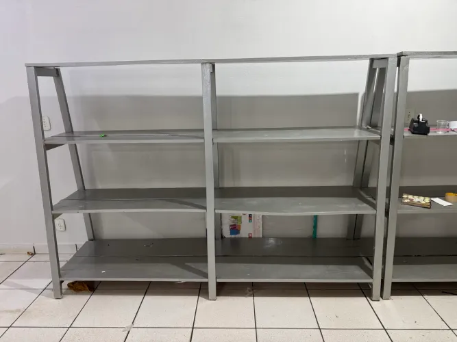 Prateleira Estante de Madeira Reforçada - Ótimo Estado