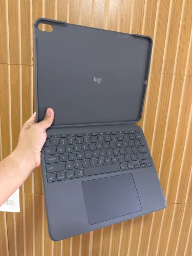 Capa Teclado para Ipad Air M3 Logitech