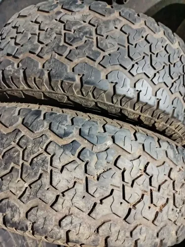 2 Pneus 275 65 18 Maxxis Semi-novos