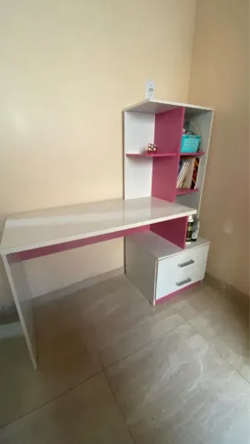 Mesa/Escrivaninha