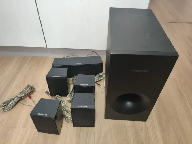 Home Theater Samsung HT-F4505 Player DVD BluRay 3D 500w com todos os alto-falantes