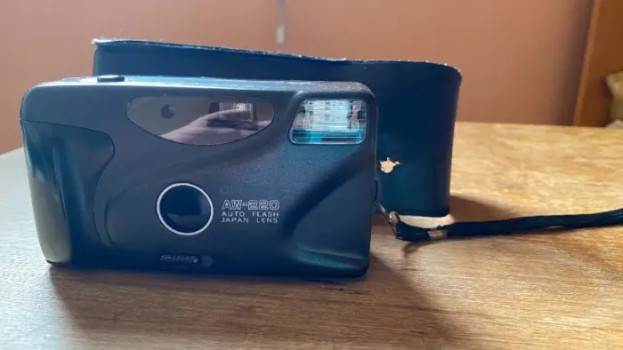 camera fotográfica modêlo AW 220