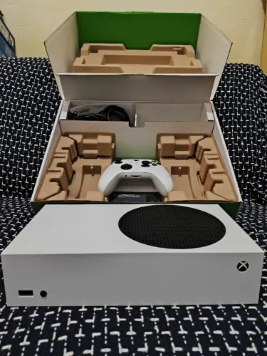 CONSOLE XBOX SERIES S 512gb PRATICAMENTE NOVO