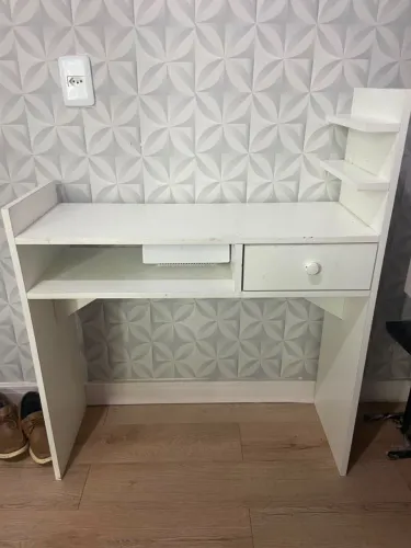 Mesa manicure, carrinho e porta esmaltes