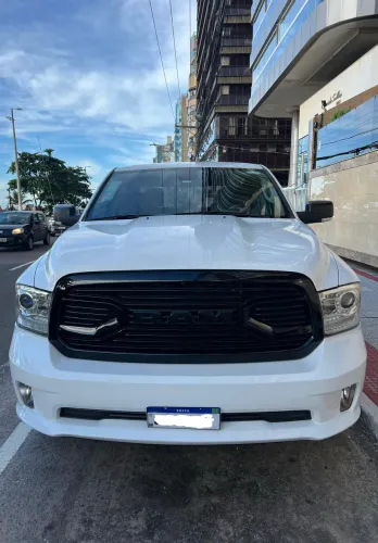 Ram Classic Laramie 5.7 V8 16V Gasolina 4X4 Aut. 2023