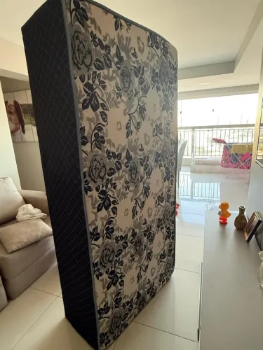 Cama box solteiro com colchão embutido ? 4 meses de uso | R$ 190