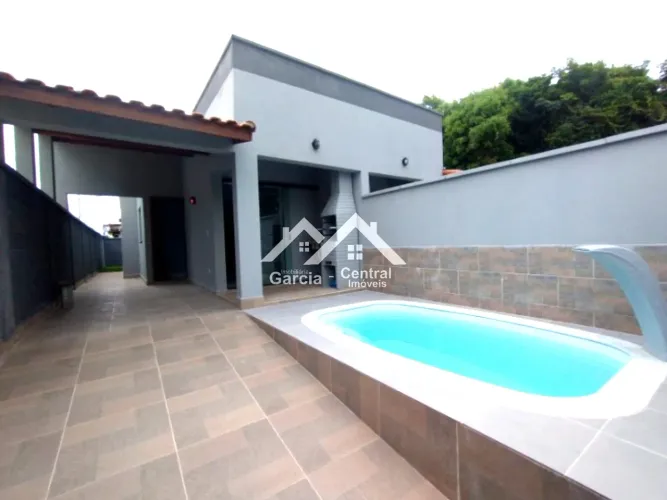 Casa nova com piscina em Peruíbe REF: 8826