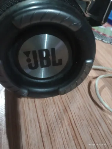 Vendo Caixa de Som JBL preta (pequena).