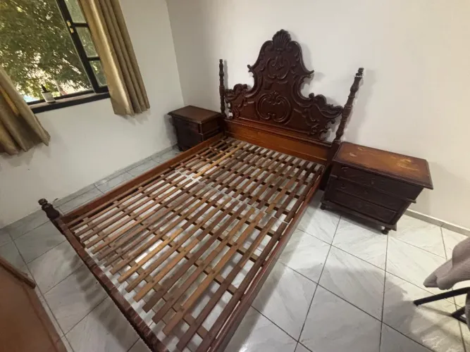 Cama com criado mudo - Madeira imbuia ( Ano 1987)