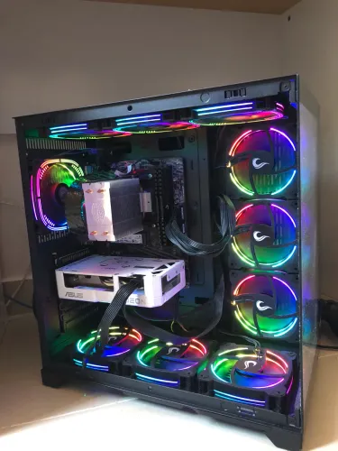 PC GAMER Ryzen 7 5700X + RX 9060 XT 16GB + 16GB RAM + SSD 1TB