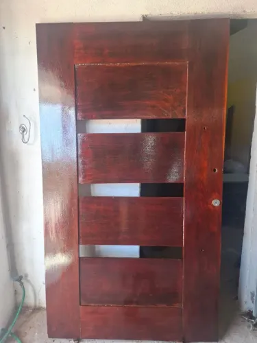 Porta pivotante de Jatobá lagura 1.20 altura 2.10 valo $1800 só ligar *71 ou zap