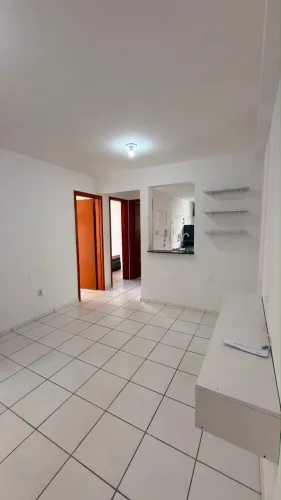 ALUGA-SE - APARTAMENTO COM 2 QUARTOS