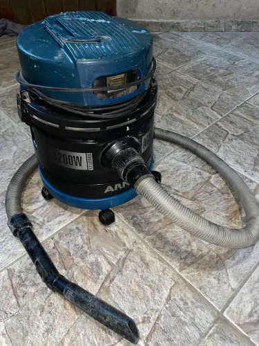 Aspirador de pó e de água