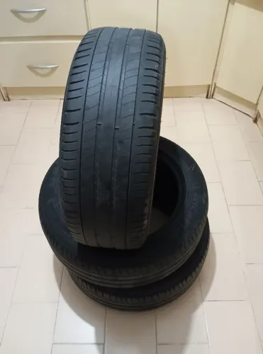 3 pneus Michelin 215/55 R17
