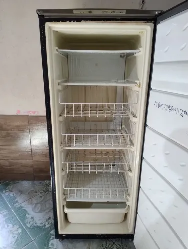 Freezer vertical 220,aceito cartão,dou desconto no pix ou dinheiro 