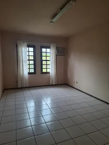 Sala comercial no 2. Piso - Saguaçu 
