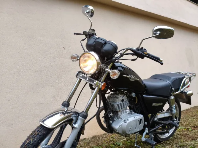 Suzuki Intrunder 125 ano 2012 - Segundo dono - Excelente estado de conservação.