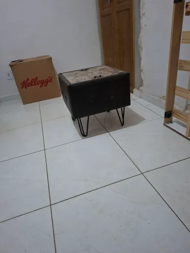 Mesinha de centro com baú reliquia