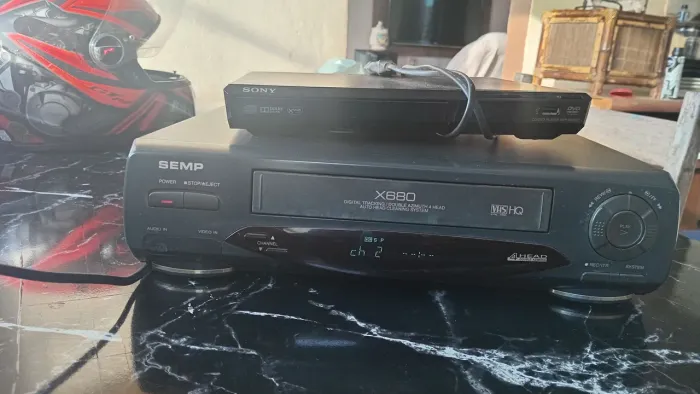Aparelho de Fita cassete e DVD