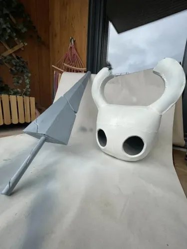 Máscara e espada hollow knight