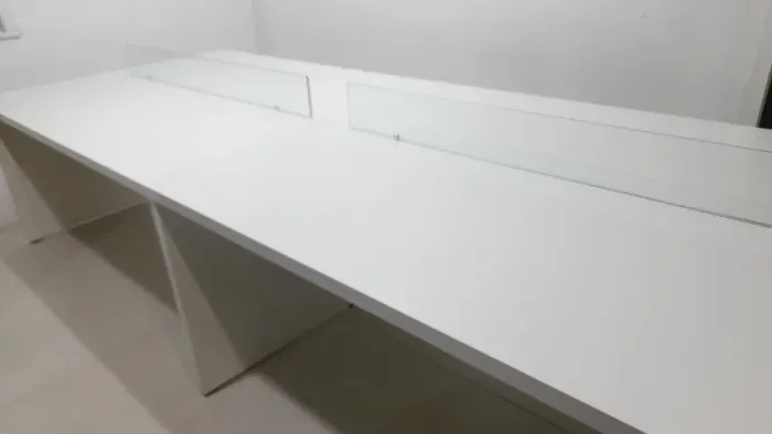 Mesa de trabalho 8 lugares