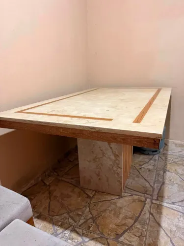 Mesa de Pedra Natural e Madeira