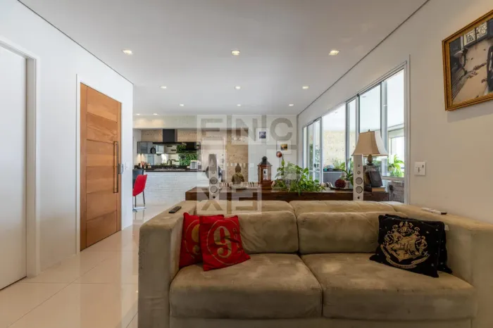 Apartamento para locação em Vila Mariana com 3 quartos, sendo 3 suítes, 184m²