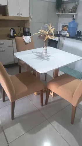 Mesa com 3 cadeiras