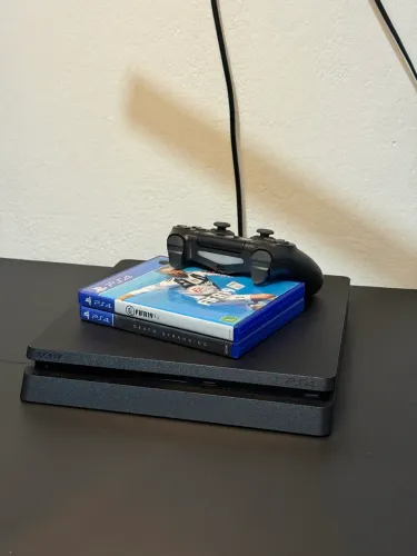 PS4 Slim 1TB + 2 Jogos
