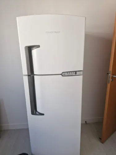 Geladeira Brastem 342l (liga porém não gela)