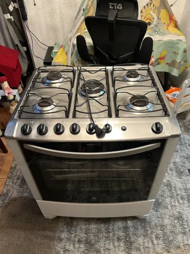 Fogão Electrolux 5 Bocas Inox com Forno - Usado e Conservado