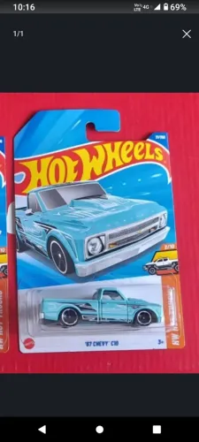 Hot Wheels 67 Chevy C10 Ciano.
