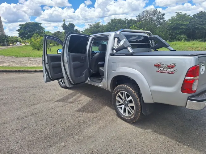 Toyota Hilux CD SR D4-d 4X4 3.0 TDI Dies Aut. 2015