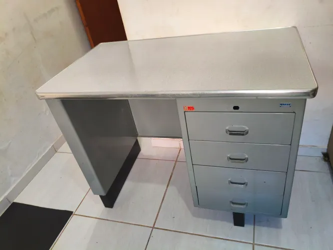 Mesa de Escritório Vintage em Aço Metalúrgica Átila - 4 Gavetas (Super Resistente)