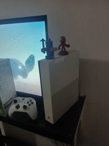 Vendo x box on s 4K 1 tera de memória 