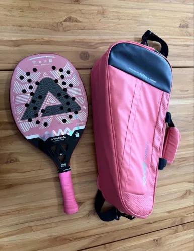Raquete de beach tenis em otimo estado