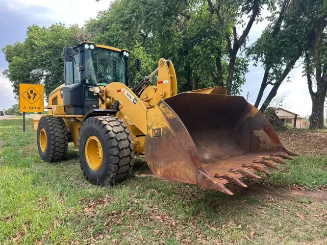 PÁ CARREGADEIRA CATERPILLAR 938K