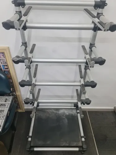 Rack expositor Titanium para teclados ou mesa de som (loja)