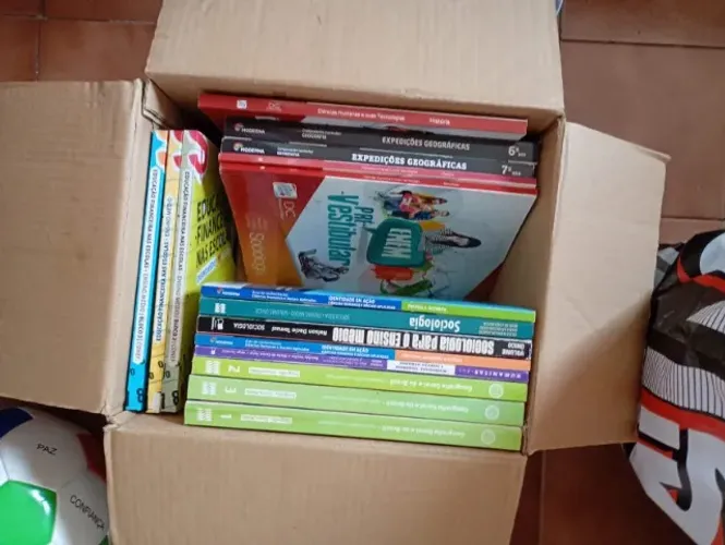 Livros didáticos e apostilas