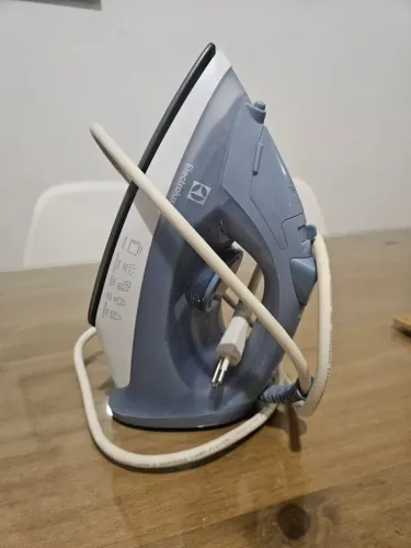 Ferro de Passar Roupa Electrolux - 110V
